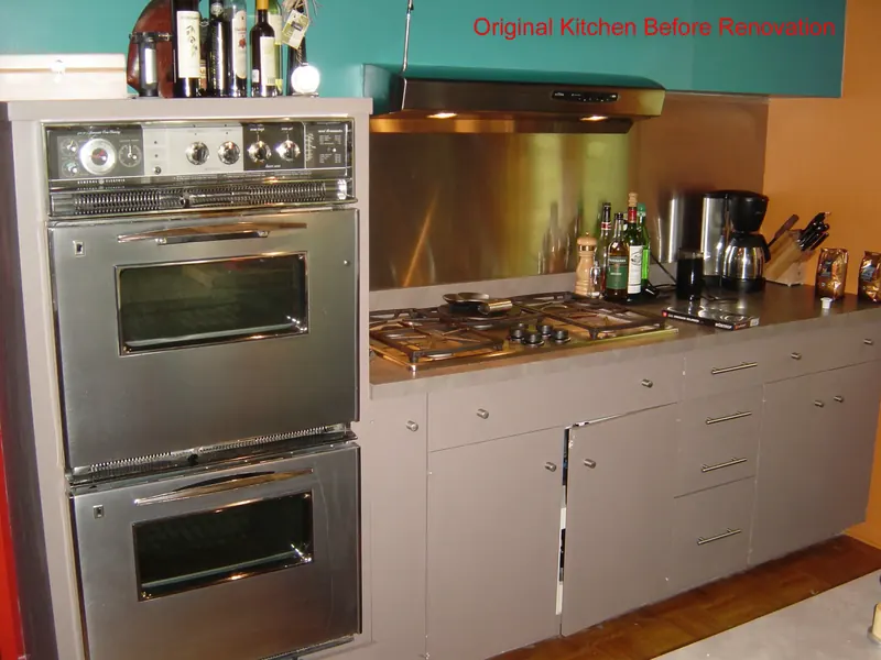 The original wall ovens and cooktop, before the remodel